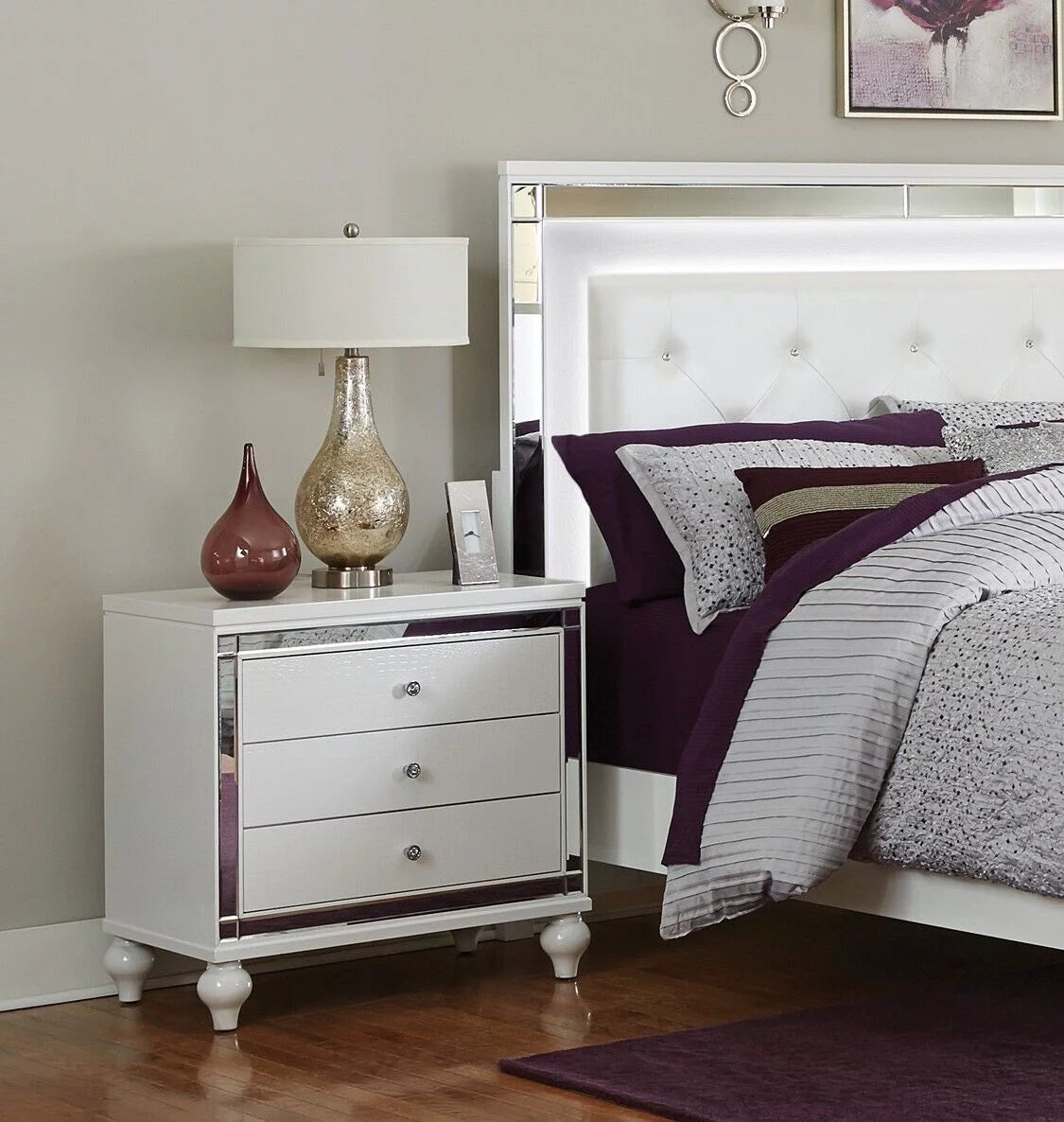 White 4pc Bedroom Set King Bed Nightstand Dresser Mirror Headboard L29846
