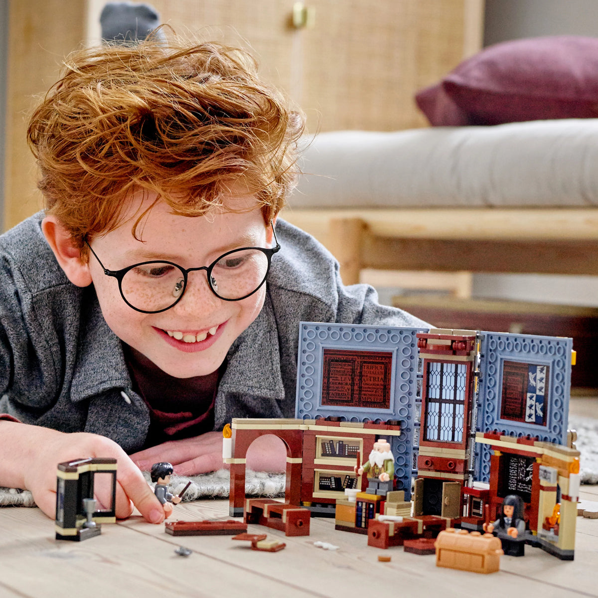 LEGO Hogwarts Moment: Charms Class Building Set (256 Pieces) R915